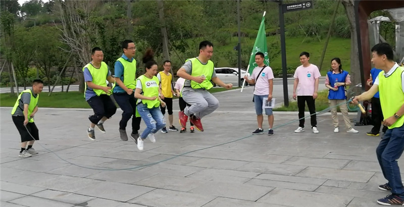 绿队跳.jpg 绿队跳.jpg