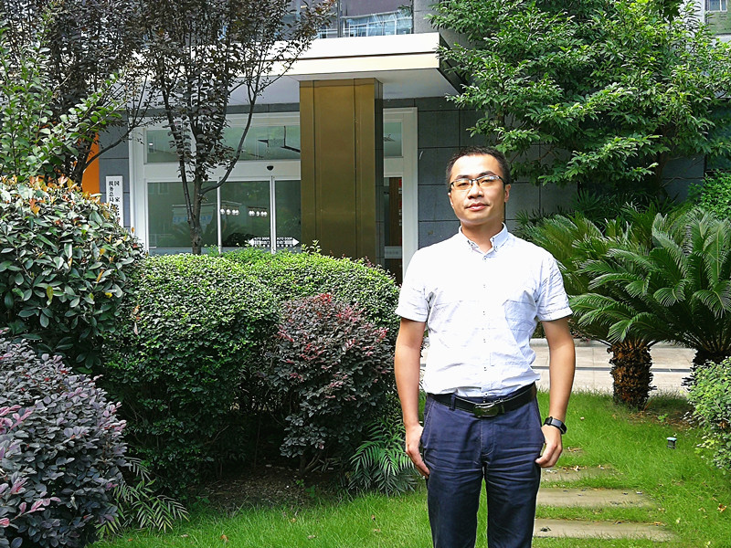 欧俊峰.jpg 欧俊峰.jpg